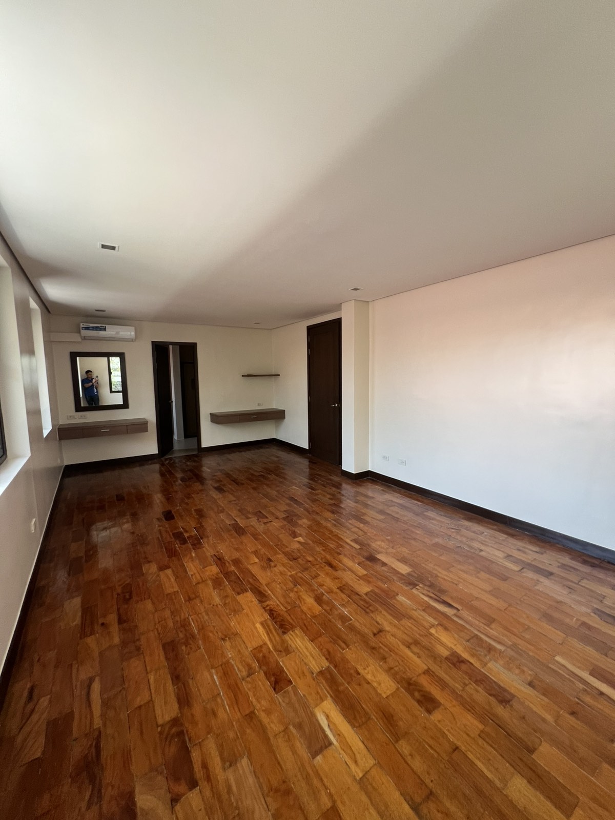Master's suite with built-in vanity and en-suite access