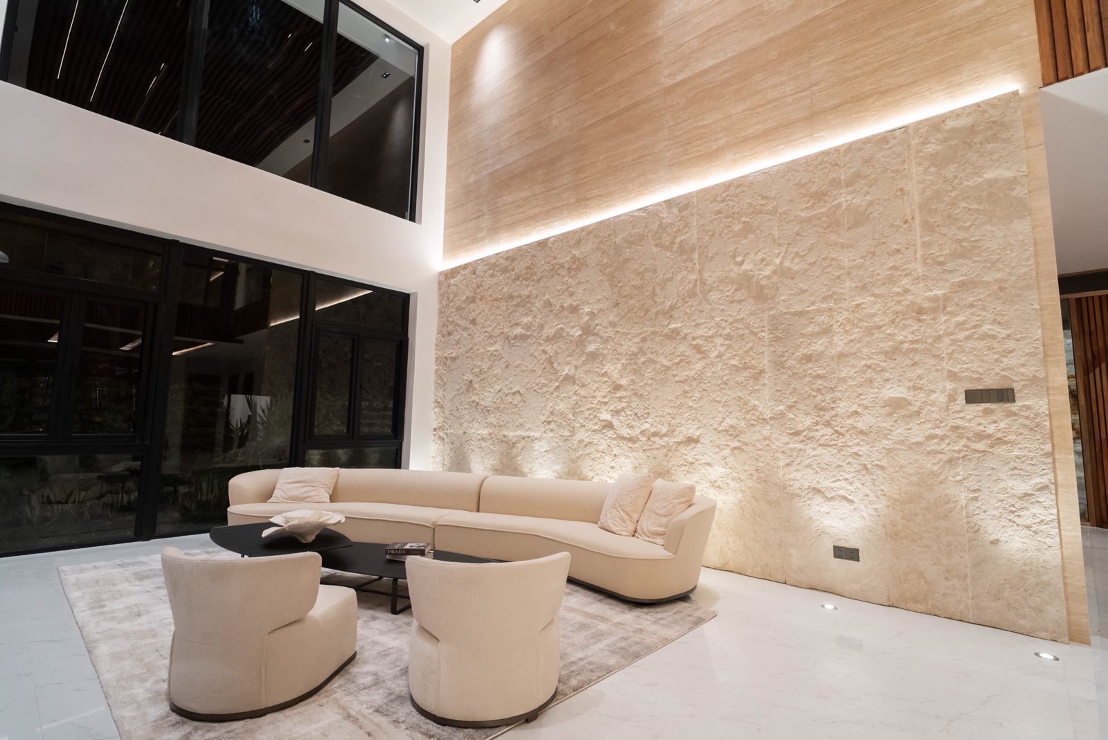 Informal living room with travertine and natural stone feature wall