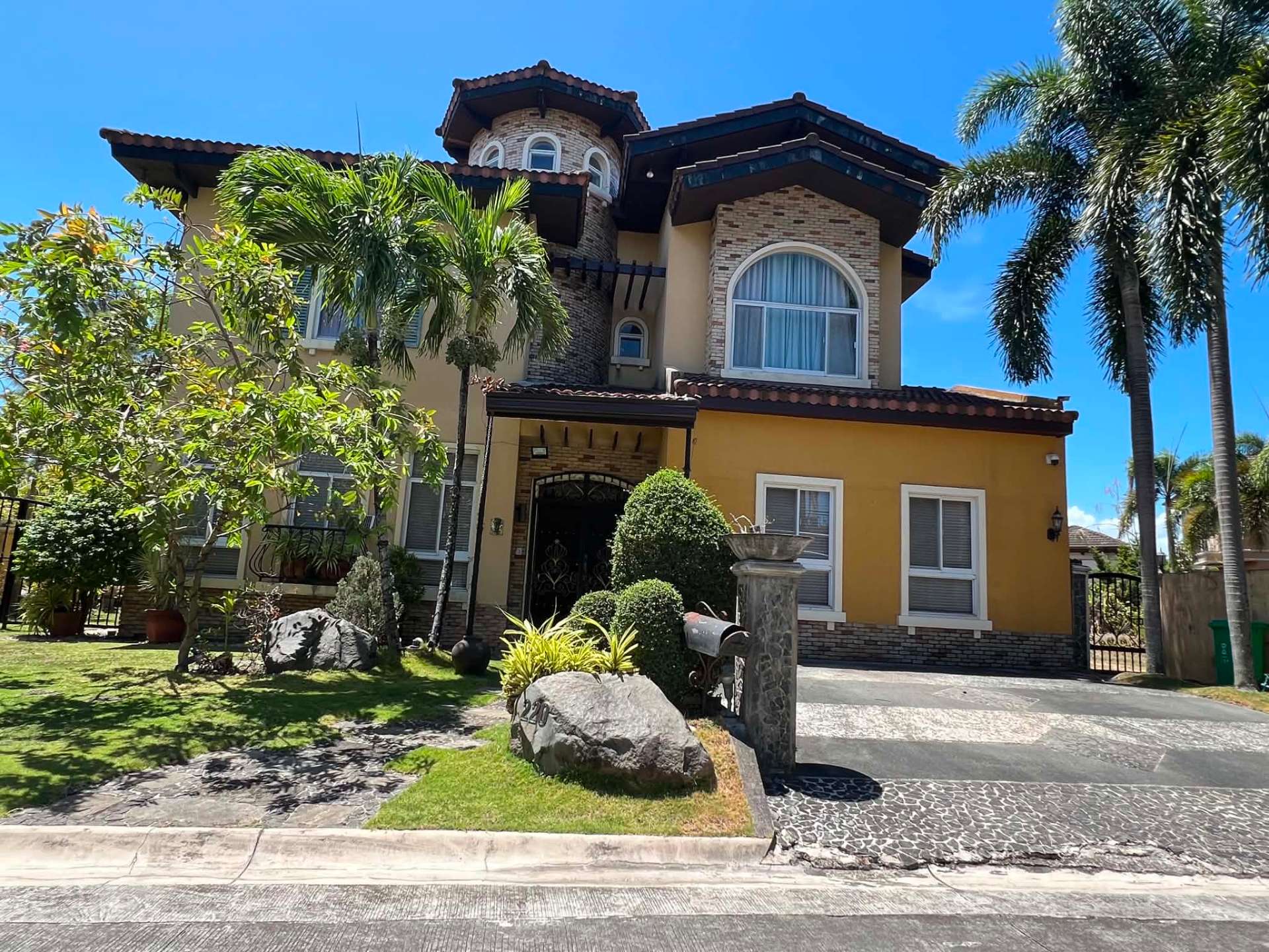 The Portofino South Courtyards Residence