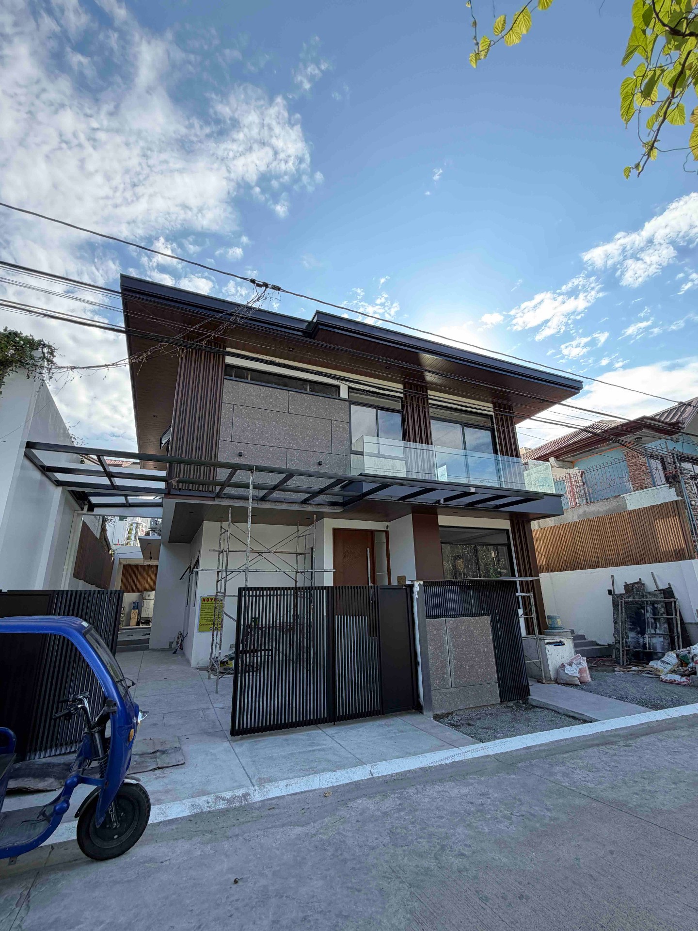 Brand-new modern facade with wood accents in Bayanihan Village, BF Homes