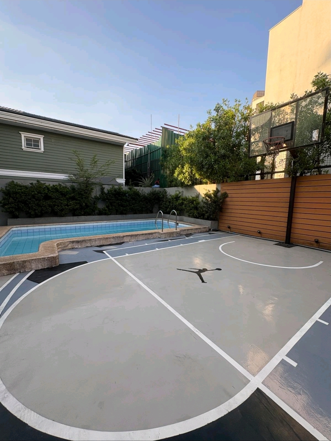 Quarter basketball court beside the swimming pool