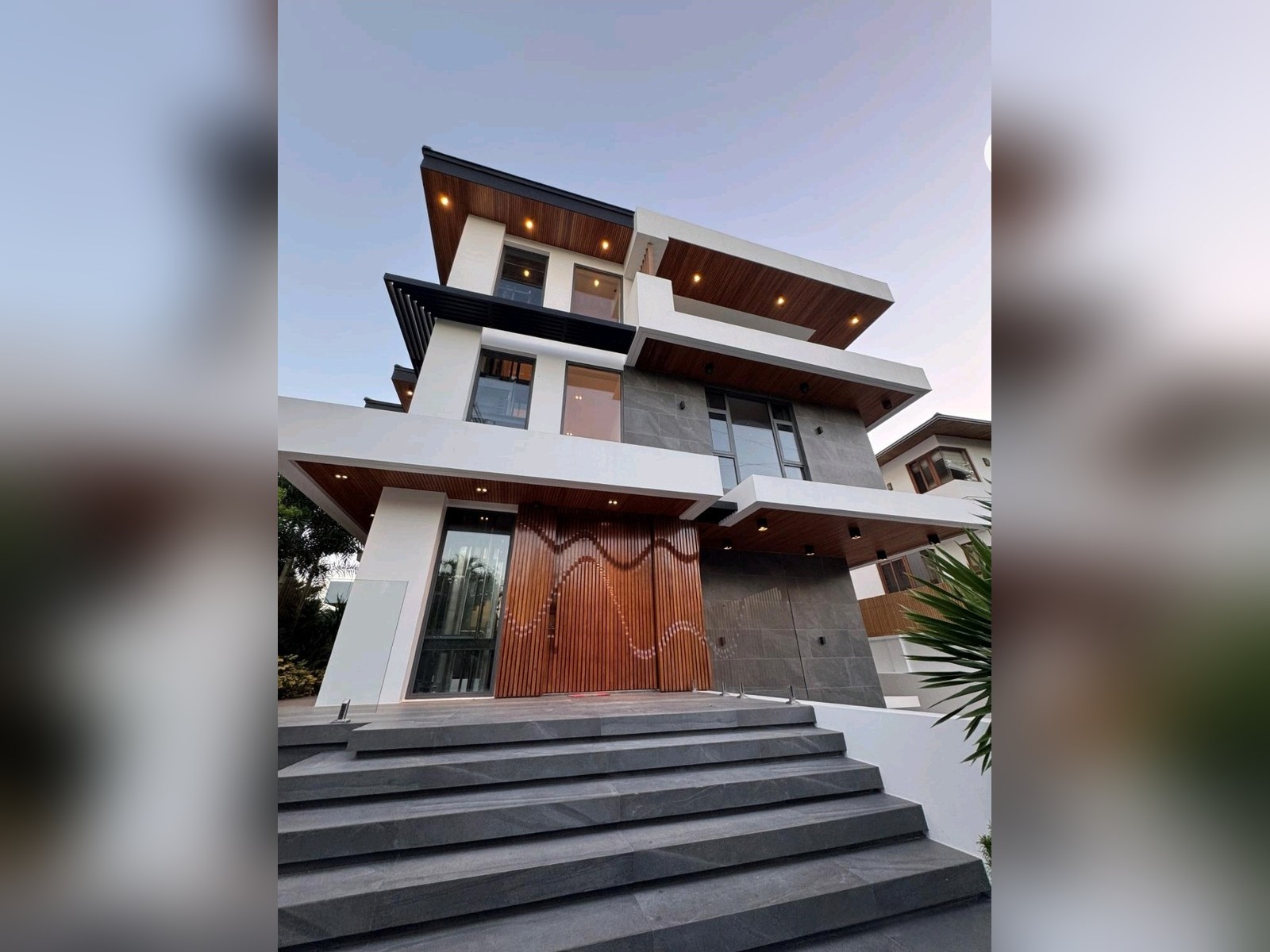 The Luxe Manor