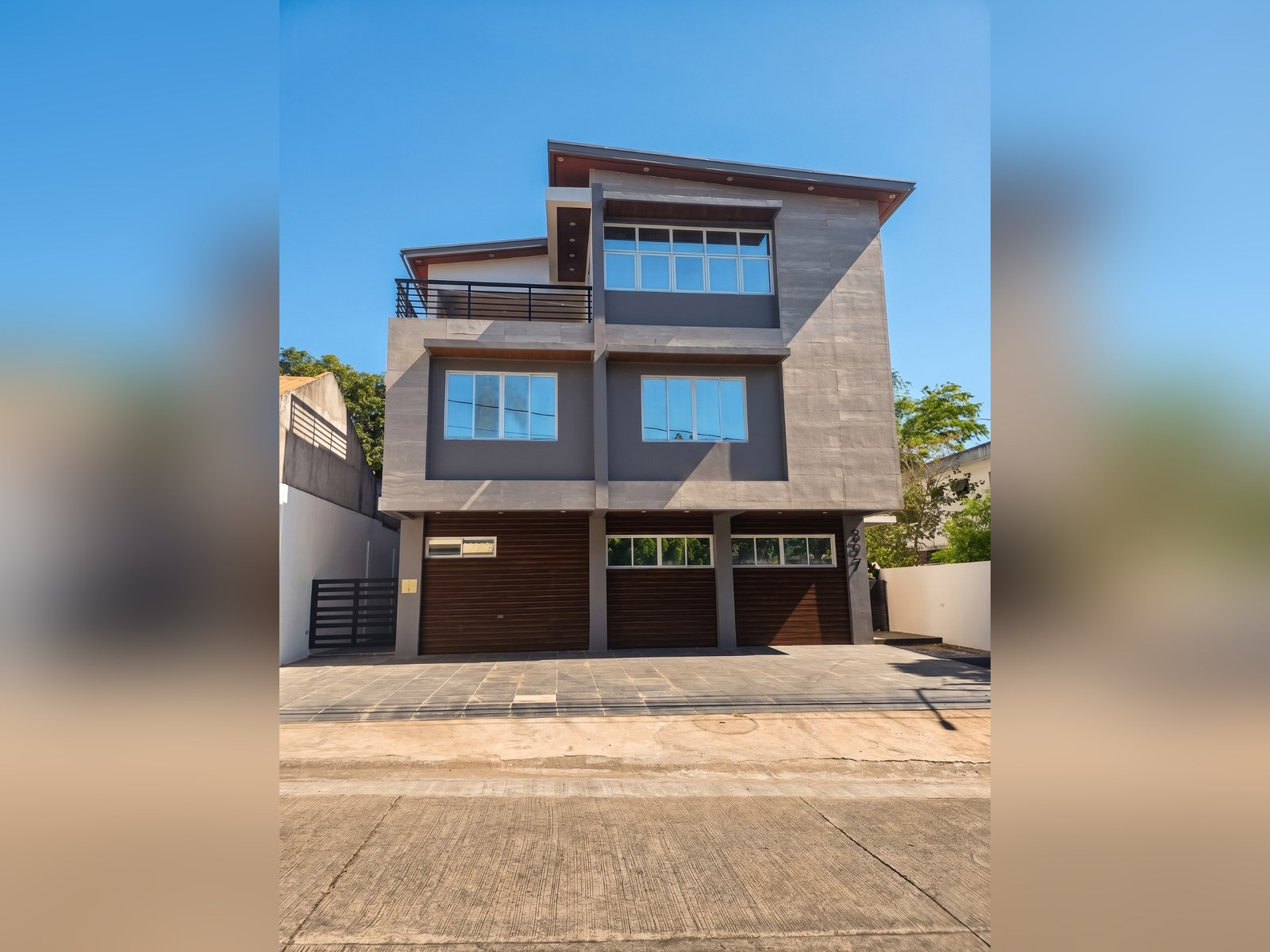 Modern Minimalist Residence