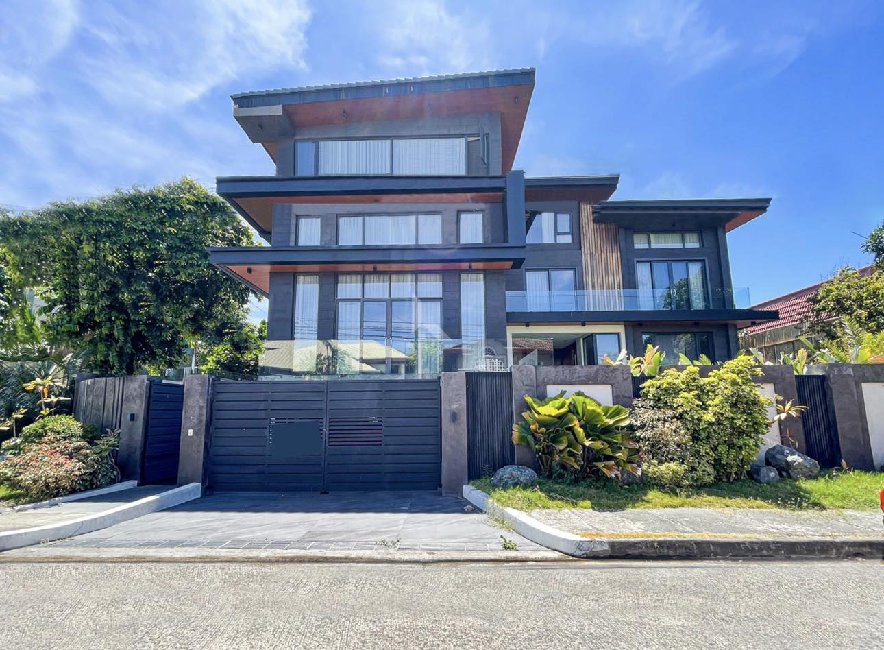 The Ayala Alabang Nine-Bedroom Villa