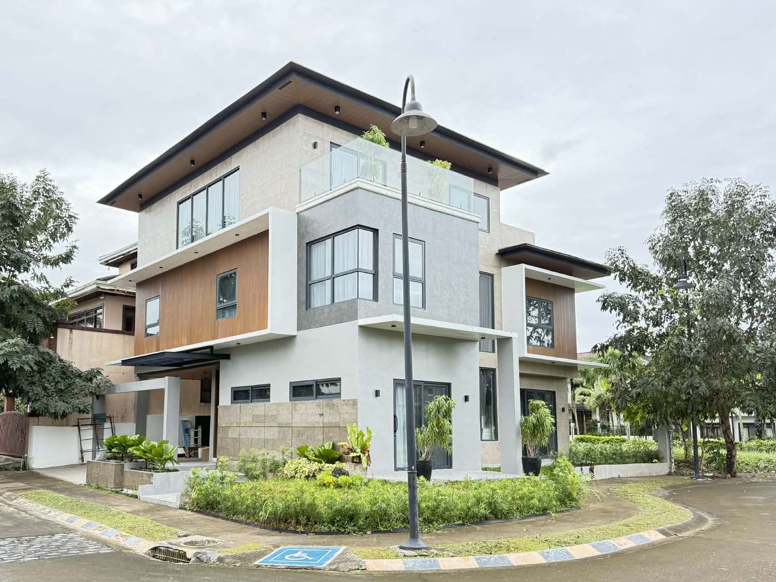 The Bali Mansions Corner Residence