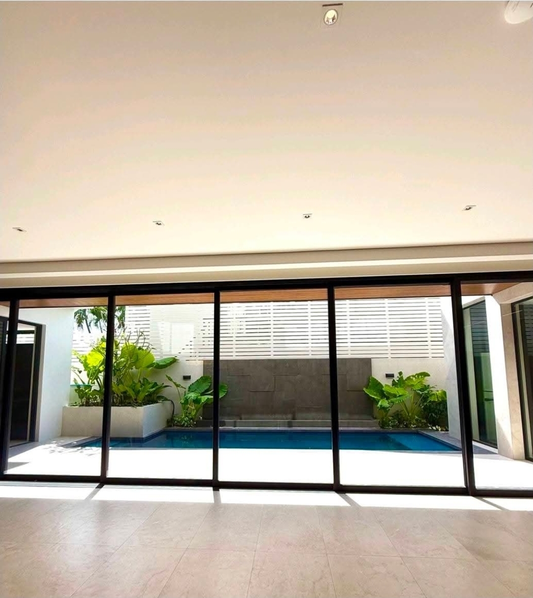 Open lanai overlooking the pool and tropical courtyard
