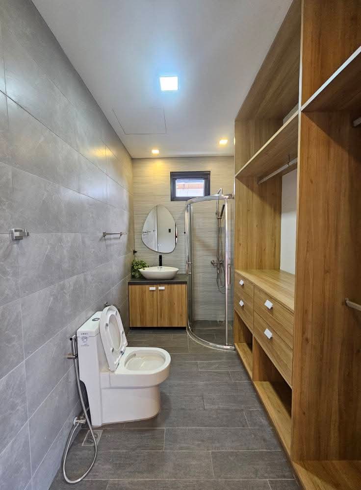 Bedroom suite bath with walk-in closet and walk-in shower