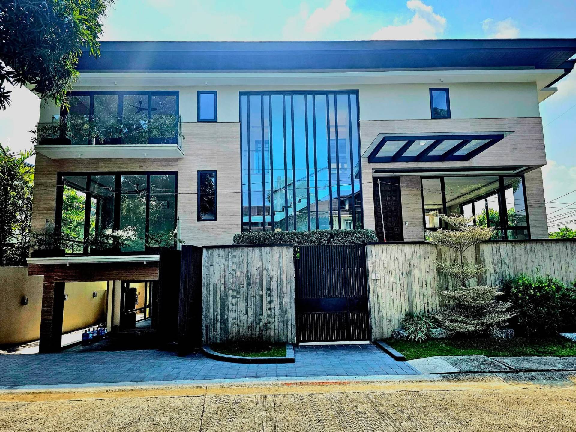 The Corner Elevator Residence