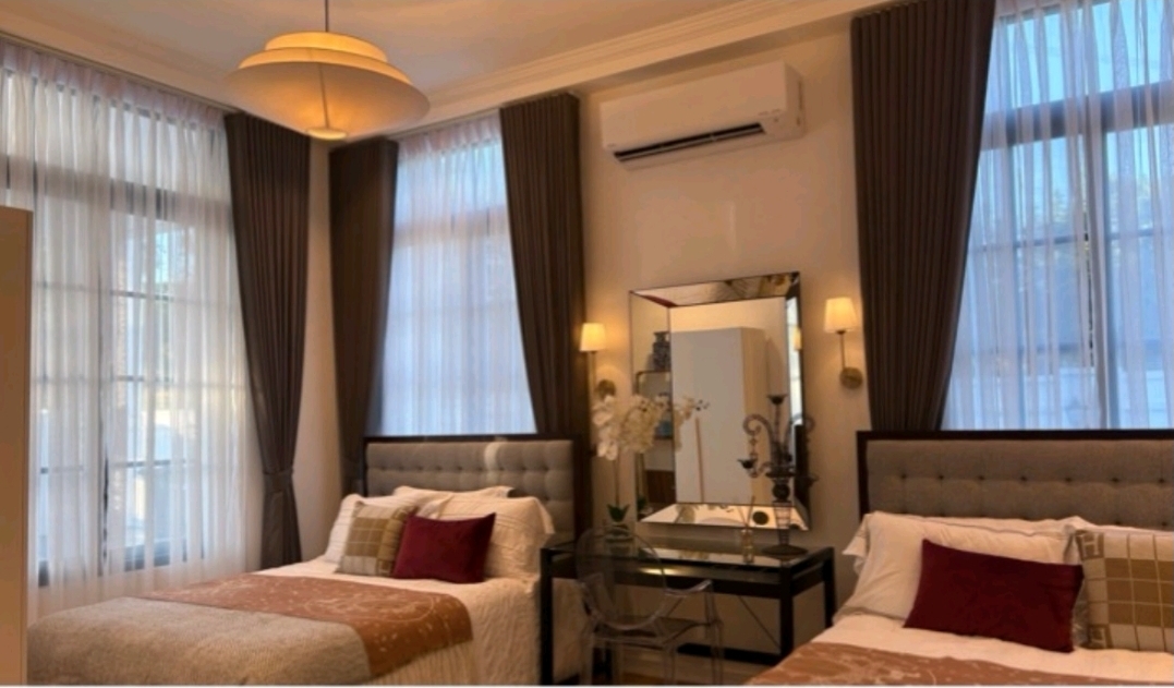 Master bedroom suite with golf-course balcony