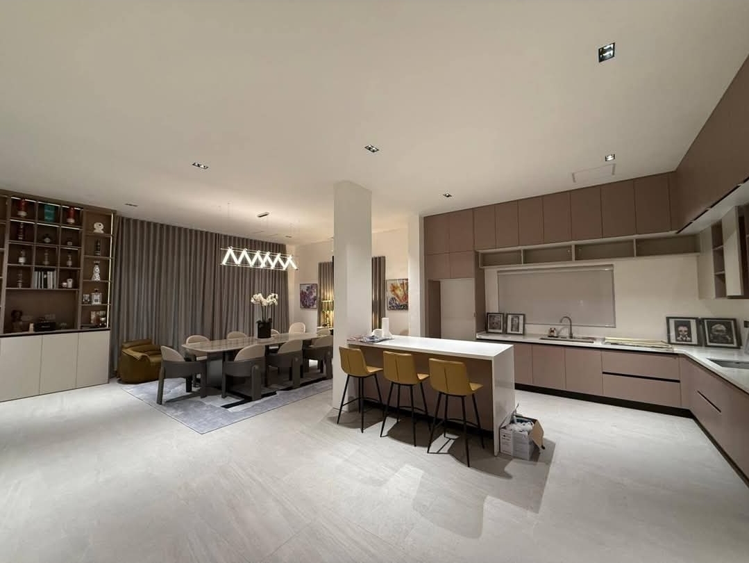 Modern kitchen with island and breakfast counter