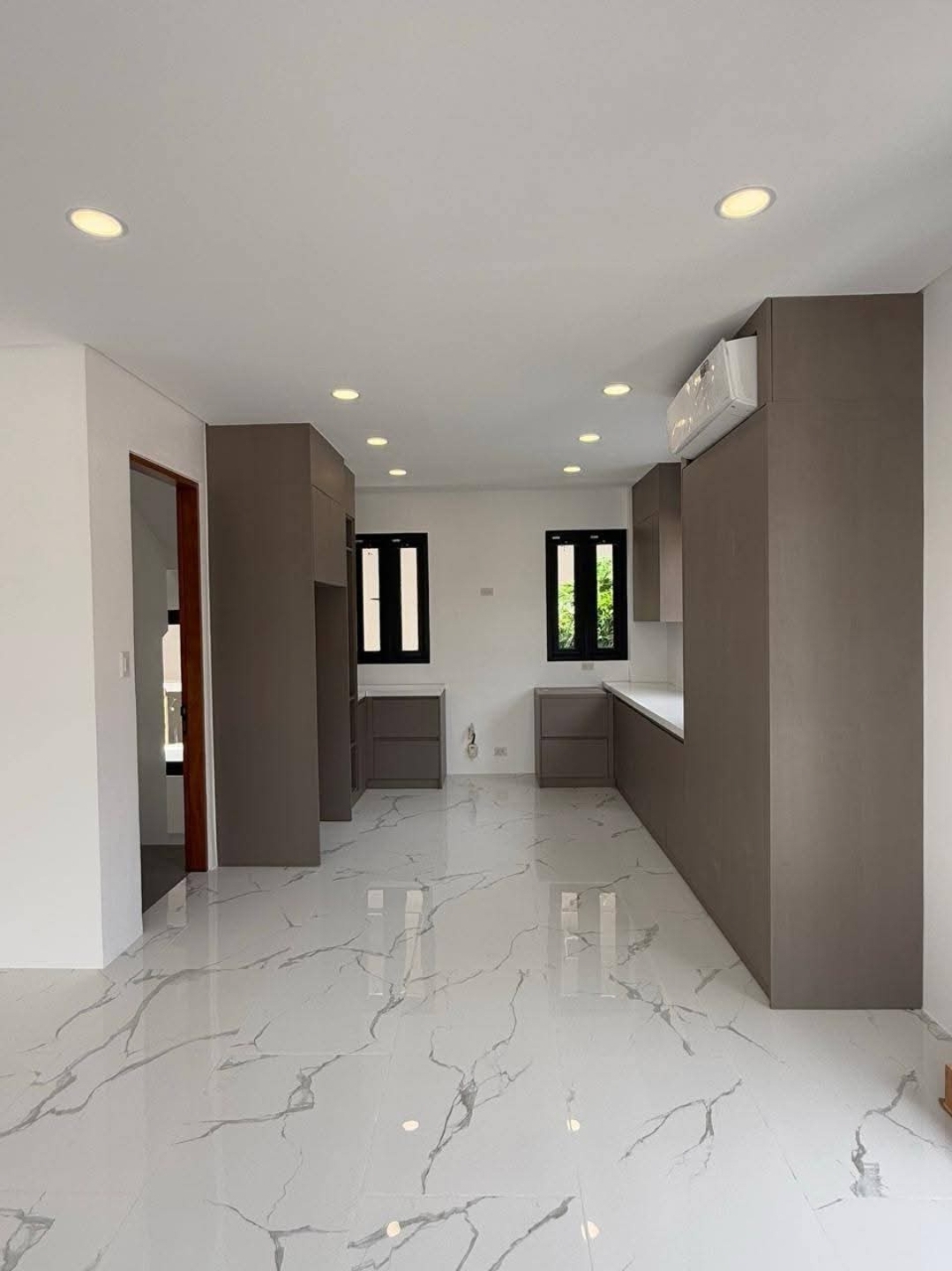 Gourmet kitchen with quartz counters and modular cabinetry