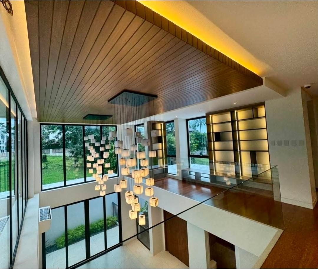 Double-volume foyer with sculptural cube chandelier and floor-to-ceiling glazing